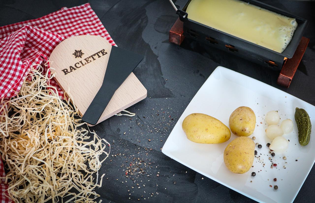 manger de la raclette enceinte